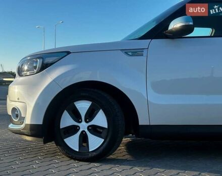 Білий Кіа Soul EV, об'ємом двигуна 0 л та пробігом 169 тис. км за 5600 $, фото 4 на Automoto.ua