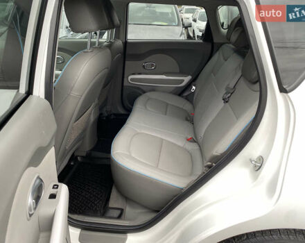 Кіа Soul EV 2016 у Луцьку на Automoto.ua Білий Кіа Soul EV, об'ємом двигуна 0 л та пробігом 116 тис. км за 7800 $, фото 49 на Automoto.ua