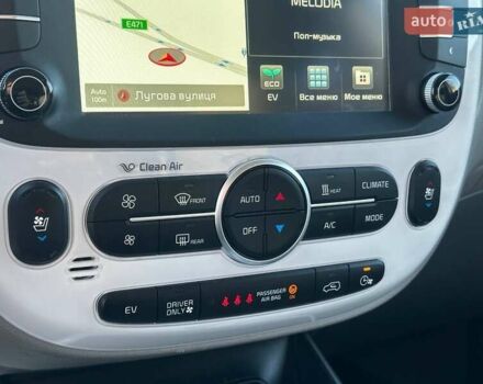 Білий Кіа Soul EV, об'ємом двигуна 0 л та пробігом 169 тис. км за 5600 $, фото 24 на Automoto.ua