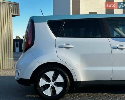 Білий Кіа Soul EV, об'ємом двигуна 0 л та пробігом 169 тис. км за 5600 $, фото 10 на Automoto.ua