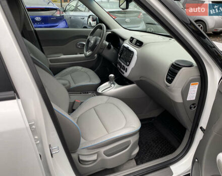 Кіа Soul EV 2016 у Луцьку на Automoto.ua Білий Кіа Soul EV, об'ємом двигуна 0 л та пробігом 116 тис. км за 7800 $, фото 56 на Automoto.ua