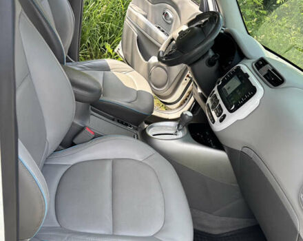 Киа Soul EV 2016 в Житомире на Automoto.ua Белый Киа Soul EV, объемом двигателя 0 л и пробегом 94 тыс. км за 8448 $, фото 6 на Automoto.ua