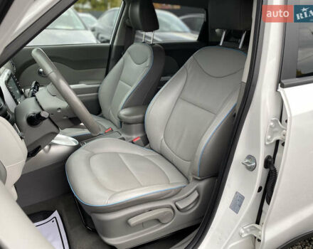 Кіа Soul EV 2016 у Луцьку на Automoto.ua Білий Кіа Soul EV, об'ємом двигуна 0 л та пробігом 116 тис. км за 7800 $, фото 46 на Automoto.ua