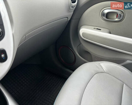 Киа Soul EV 2016 в Житомире на Automoto.ua Белый Киа Soul EV, объемом двигателя 0 л и пробегом 94 тыс. км за 8448 $, фото 13 на Automoto.ua