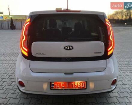 Білий Кіа Soul EV, об'ємом двигуна 0 л та пробігом 109 тис. км за 7399 $, фото 7 на Automoto.ua