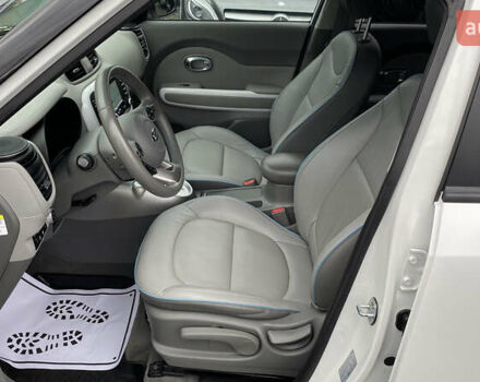 Кіа Soul EV 2016 у Луцьку на Automoto.ua Білий Кіа Soul EV, об'ємом двигуна 0 л та пробігом 116 тис. км за 7800 $, фото 28 на Automoto.ua