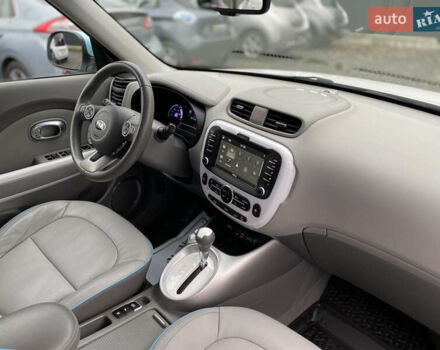 Кіа Soul EV 2016 у Луцьку на Automoto.ua Білий Кіа Soul EV, об'ємом двигуна 0 л та пробігом 116 тис. км за 7800 $, фото 58 на Automoto.ua