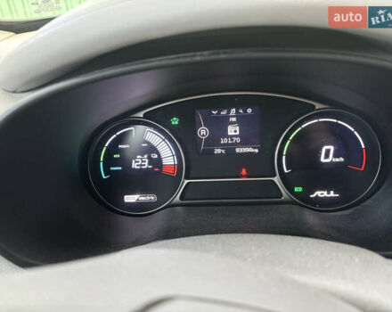 Киа Soul EV 2016 в Житомире на Automoto.ua Белый Киа Soul EV, объемом двигателя 0 л и пробегом 94 тыс. км за 8448 $, фото 1 на Automoto.ua