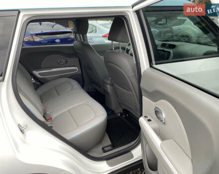 Кіа Soul EV 2016 у Луцьку на Automoto.ua Білий Кіа Soul EV, об'ємом двигуна 0 л та пробігом 116 тис. км за 7800 $, фото 62 на Automoto.ua