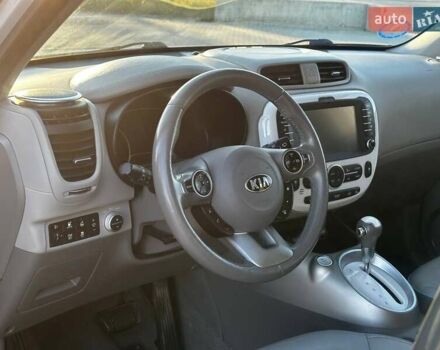 Білий Кіа Soul EV, об'ємом двигуна 0 л та пробігом 169 тис. км за 5600 $, фото 17 на Automoto.ua