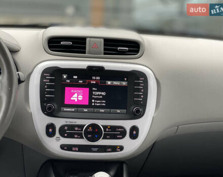 Кіа Soul EV 2016 у Луцьку на Automoto.ua Білий Кіа Soul EV, об'ємом двигуна 0 л та пробігом 116 тис. км за 7800 $, фото 38 на Automoto.ua