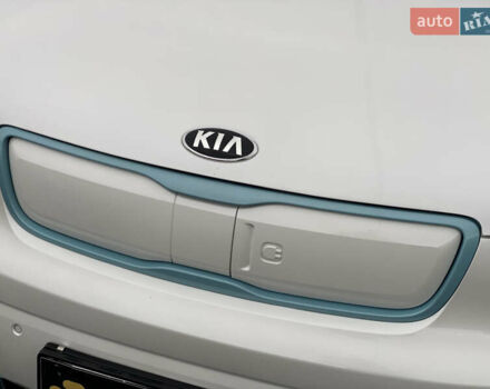 Кіа Soul EV 2016 у Луцьку на Automoto.ua Білий Кіа Soul EV, об'ємом двигуна 0 л та пробігом 116 тис. км за 7800 $, фото 65 на Automoto.ua