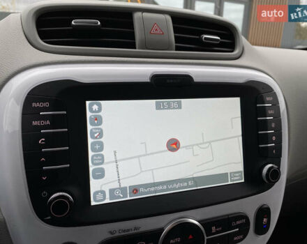 Кіа Soul EV 2016 у Луцьку на Automoto.ua Білий Кіа Soul EV, об'ємом двигуна 0 л та пробігом 116 тис. км за 7800 $, фото 55 на Automoto.ua