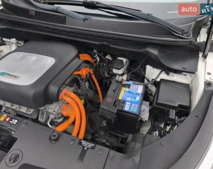 Белый Киа Soul EV, объемом двигателя 0 л и пробегом 165 тыс. км за 10600 $, фото 27 на Automoto.ua