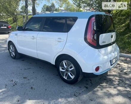 Білий Кіа Soul EV, об'ємом двигуна 0 л та пробігом 112 тис. км за 10900 $, фото 4 на Automoto.ua