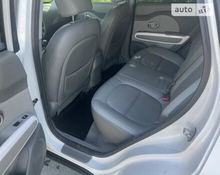 Білий Кіа Soul EV, об'ємом двигуна 0 л та пробігом 112 тис. км за 10900 $, фото 5 на Automoto.ua