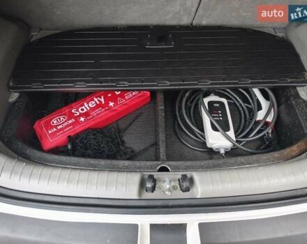 Белый Киа Soul EV, объемом двигателя 0 л и пробегом 165 тыс. км за 10600 $, фото 49 на Automoto.ua