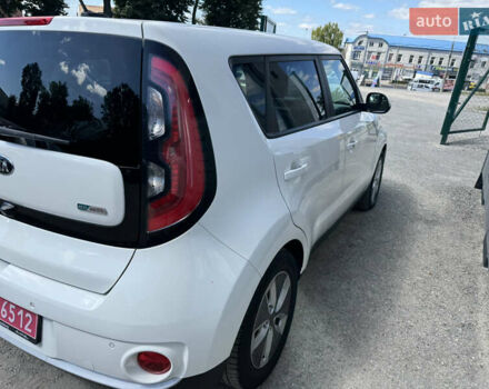 Білий Кіа Soul EV, об'ємом двигуна 0 л та пробігом 132 тис. км за 10000 $, фото 8 на Automoto.ua