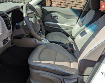 Киа Soul EV 2018 в Киеве на Automoto.ua Белый Киа Soul EV, объемом двигателя 0 л и пробегом 49 тыс. км за 12800 $, фото 10 на Automoto.ua