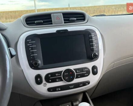 Белый Киа Soul EV, объемом двигателя 0 л и пробегом 167 тыс. км за 9900 $, фото 22 на Automoto.ua