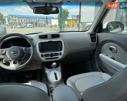 Білий Кіа Soul EV, об'ємом двигуна 0 л та пробігом 132 тис. км за 10000 $, фото 12 на Automoto.ua