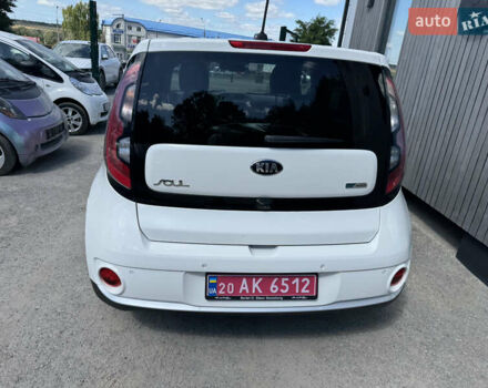 Білий Кіа Soul EV, об'ємом двигуна 0 л та пробігом 132 тис. км за 10000 $, фото 7 на Automoto.ua