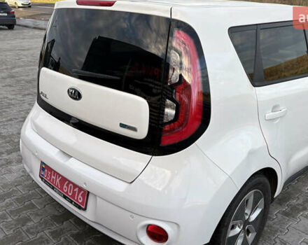 Белый Киа Soul EV, объемом двигателя 0 л и пробегом 167 тыс. км за 9900 $, фото 4 на Automoto.ua