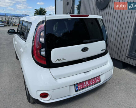 Білий Кіа Soul EV, об'ємом двигуна 0 л та пробігом 132 тис. км за 10000 $, фото 6 на Automoto.ua
