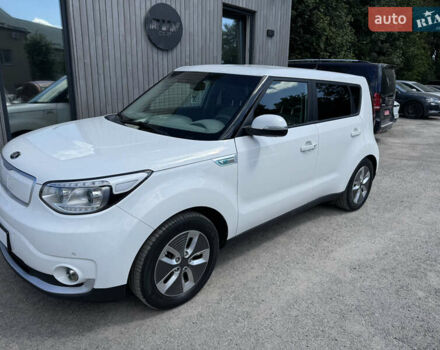 Білий Кіа Soul EV, об'ємом двигуна 0 л та пробігом 132 тис. км за 10000 $, фото 3 на Automoto.ua