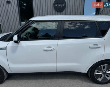 Білий Кіа Soul EV, об'ємом двигуна 0 л та пробігом 132 тис. км за 10000 $, фото 4 на Automoto.ua