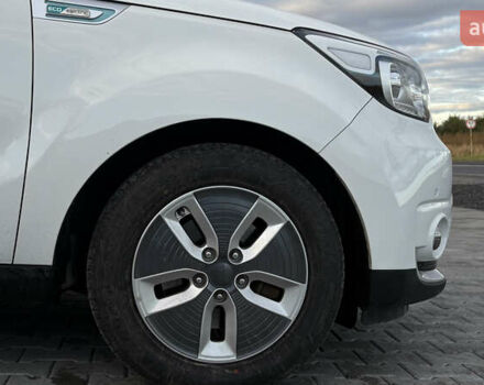 Белый Киа Soul EV, объемом двигателя 0 л и пробегом 167 тыс. км за 9900 $, фото 34 на Automoto.ua