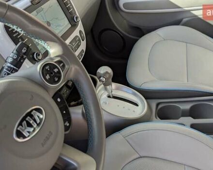 Киа Soul EV 2018 в Киеве на Automoto.ua Белый Киа Soul EV, объемом двигателя 0 л и пробегом 49 тыс. км за 12800 $, фото 12 на Automoto.ua