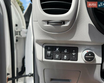 Білий Кіа Soul EV, об'ємом двигуна 0 л та пробігом 132 тис. км за 10000 $, фото 16 на Automoto.ua