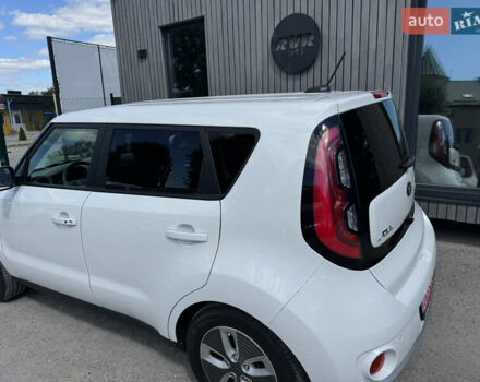 Білий Кіа Soul EV, об'ємом двигуна 0 л та пробігом 132 тис. км за 10000 $, фото 5 на Automoto.ua