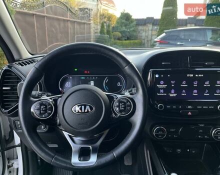 Белый Киа Soul EV, объемом двигателя 0 л и пробегом 60 тыс. км за 19400 $, фото 53 на Automoto.ua