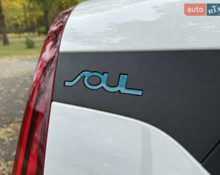 Киа Soul EV 2022 в Киеве на Automoto.ua Белый Киа Soul EV, объемом двигателя 0 л и пробегом 54 тыс. км за 22000 $, фото 22 на Automoto.ua