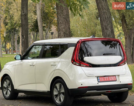 Киа Soul EV 2022 в Киеве на Automoto.ua Белый Киа Soul EV, объемом двигателя 0 л и пробегом 54 тыс. км за 22000 $, фото 4 на Automoto.ua
