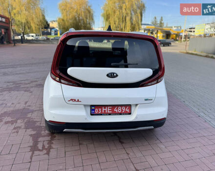 Белый Киа Soul EV, объемом двигателя 0 л и пробегом 80 тыс. км за 18999 $, фото 5 на Automoto.ua