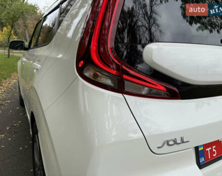 Киа Soul EV 2022 в Киеве на Automoto.ua Белый Киа Soul EV, объемом двигателя 0 л и пробегом 54 тыс. км за 22000 $, фото 10 на Automoto.ua