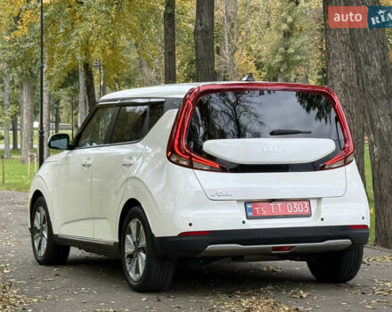 Киа Soul EV 2022 в Киеве на Automoto.ua Белый Киа Soul EV, объемом двигателя 0 л и пробегом 54 тыс. км за 22000 $, фото 5 на Automoto.ua