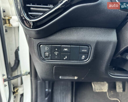 Белый Киа Soul EV, объемом двигателя 0 л и пробегом 80 тыс. км за 18999 $, фото 17 на Automoto.ua