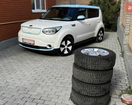 Белый Киа Soul EV, объемом двигателя 0 л и пробегом 126 тыс. км за 6300 $, фото 1 на Automoto.ua
