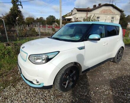 Белый Киа Soul EV, объемом двигателя 0 л и пробегом 122 тыс. км за 5800 $, фото 1 на Automoto.ua