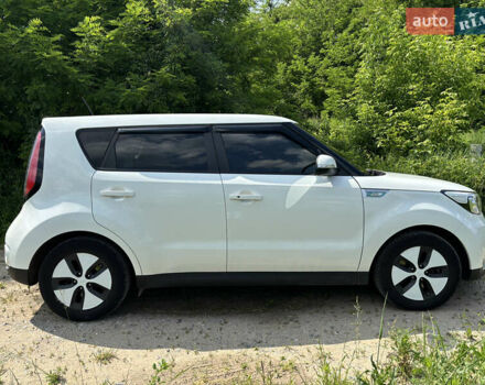 Белый Киа Soul EV, объемом двигателя 0 л и пробегом 94 тыс. км за 8888 $, фото 1 на Automoto.ua