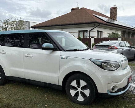 Білий Кіа Soul EV, об'ємом двигуна 1.98 л та пробігом 103 тис. км за 6499 $, фото 1 на Automoto.ua