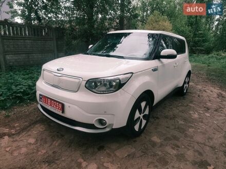 Білий Кіа Soul EV, об'ємом двигуна 0 л та пробігом 131 тис. км за 10199 $, фото 1 на Automoto.ua