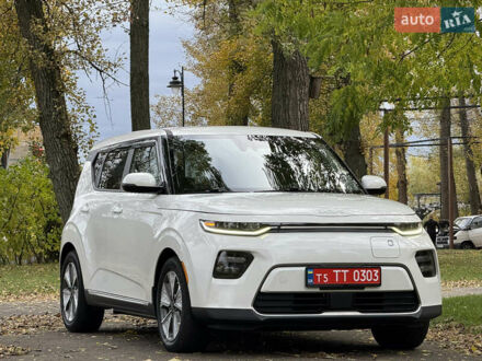 Киа Soul EV 2022 в Киеве на Automoto.ua Белый Киа Soul EV, объемом двигателя 0 л и пробегом 54 тыс. км за 22000 $, фото 1 на Automoto.ua