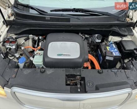 Бежевий Кіа Soul EV, об'ємом двигуна 0 л та пробігом 110 тис. км за 11500 $, фото 48 на Automoto.ua