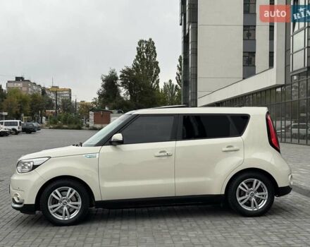 Бежевий Кіа Soul EV, об'ємом двигуна 0 л та пробігом 110 тис. км за 11500 $, фото 4 на Automoto.ua