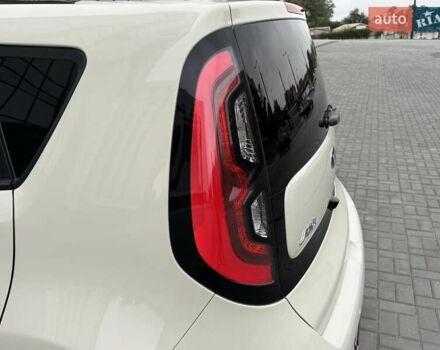 Бежевий Кіа Soul EV, об'ємом двигуна 0 л та пробігом 110 тис. км за 11500 $, фото 20 на Automoto.ua